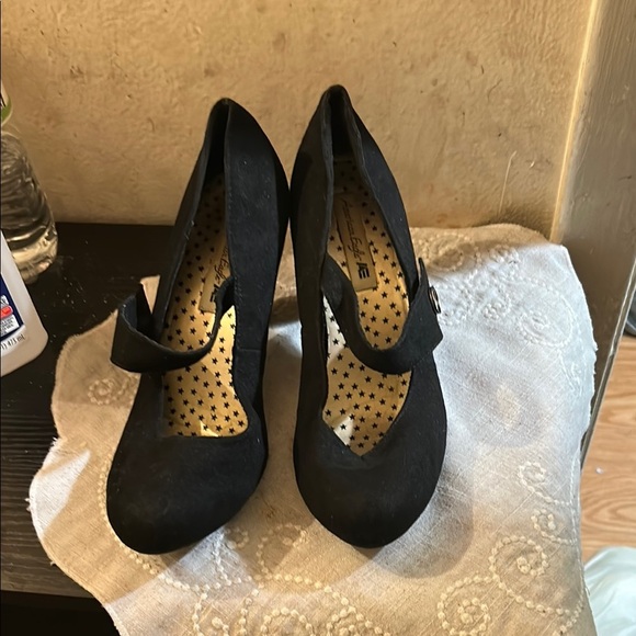 American Eagle Outfitters Black Suede Heels - Picture 1 of 6